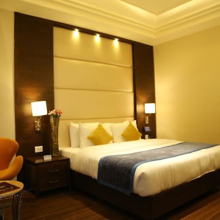 Oyo Premium Panchkula Sector 5 Hotel Exterior foto