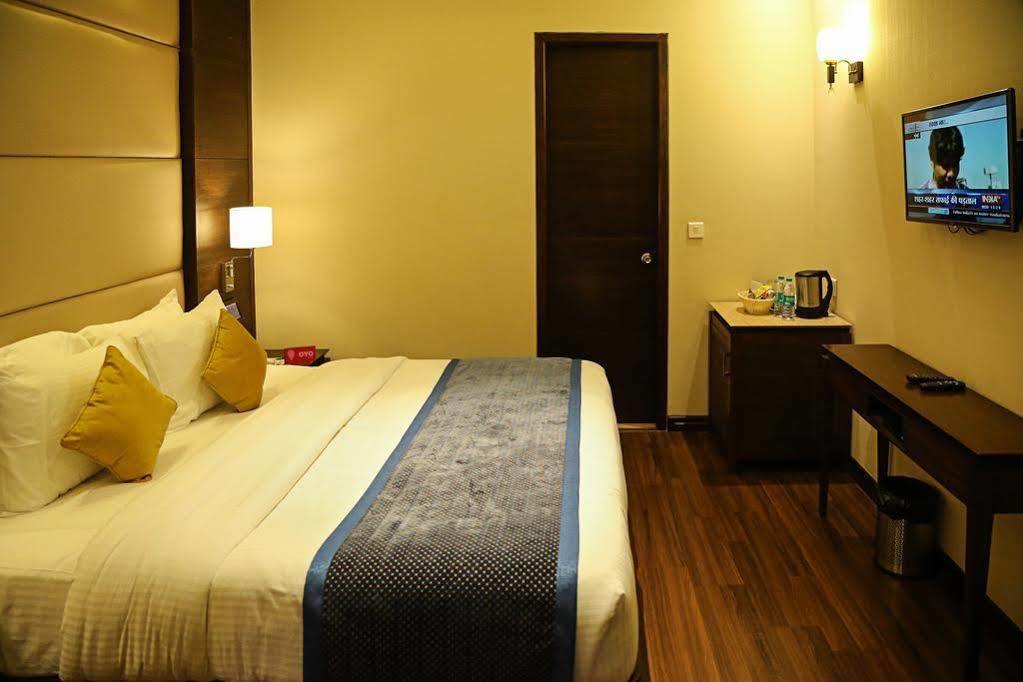 Oyo Premium Panchkula Sector 5 Hotel Exterior foto